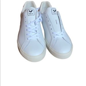 VEJA women’s “Esplar” sneakers, US size 10, EUR size 41. NEW.
